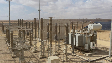 2-zonne-energiecentrale-transformator-ontworpen-voor-extreme-woestijntemperatuur-en-stofomstandigheden.jpg